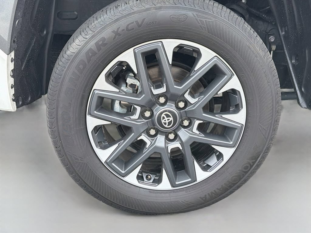 Used 2025 Toyota Tundra Limited AWD/4WD image 10