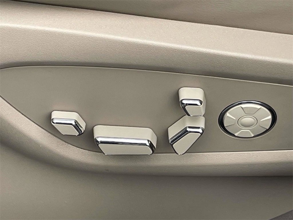 Certified 2023 Lincoln Nautilus Reserve w/ Equipment Group 201A image 14