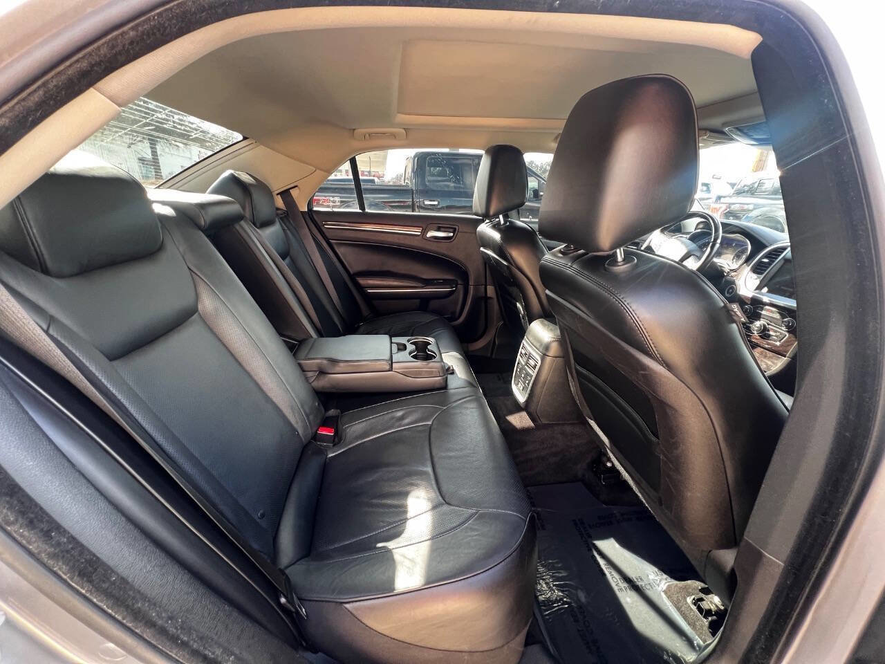 Used 2016 Chrysler 300 C image 11
