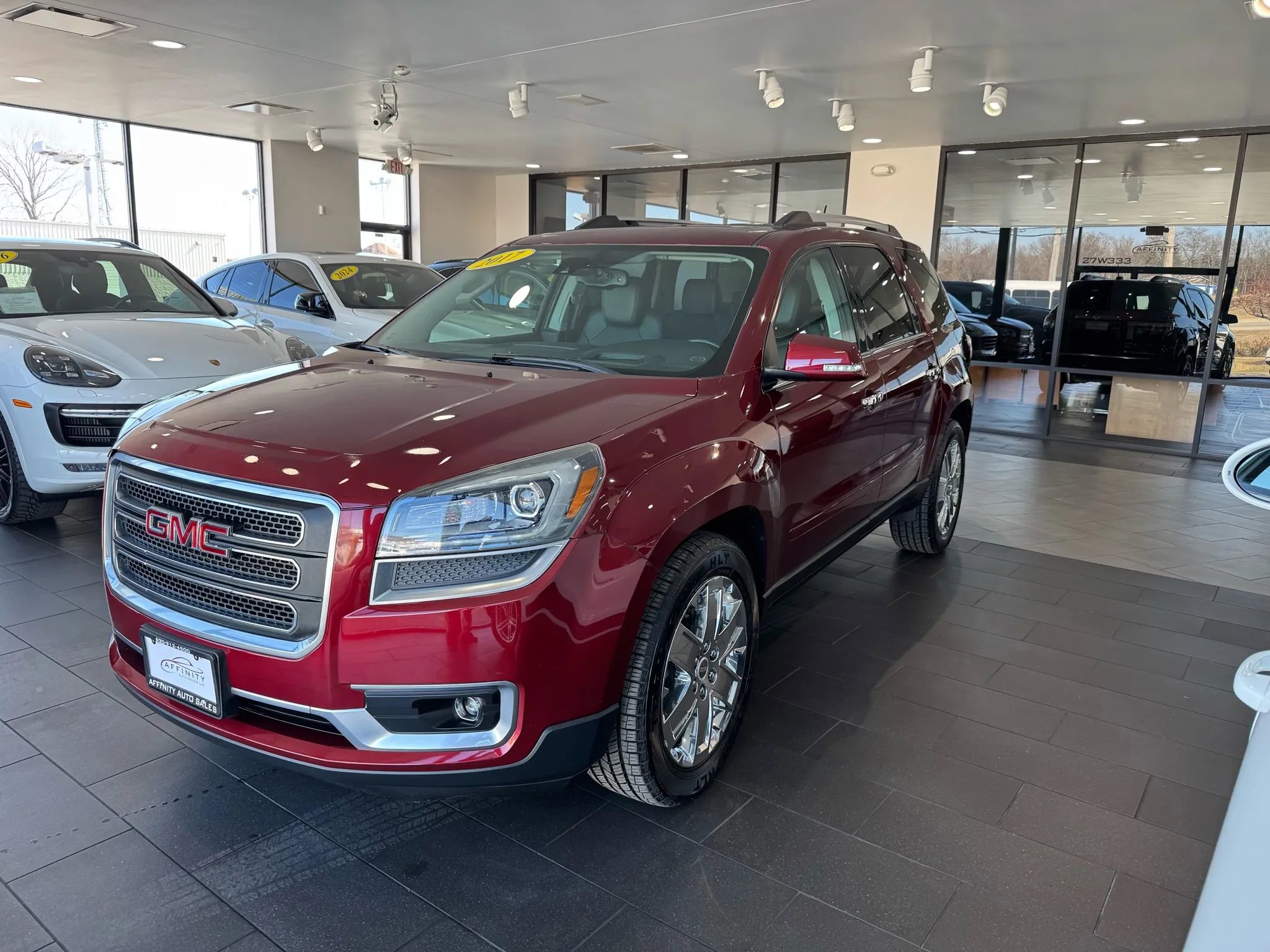 Used 2017 GMC Acadia Limited SLT image 2