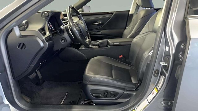 Used 2019 Lexus ES 300h image 25