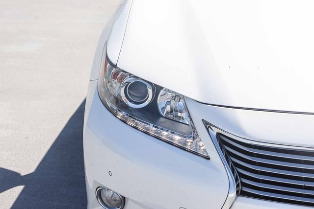Used 2015 Lexus ES 300h w/ Premium Package w/Bamboo Trim FWD image 11