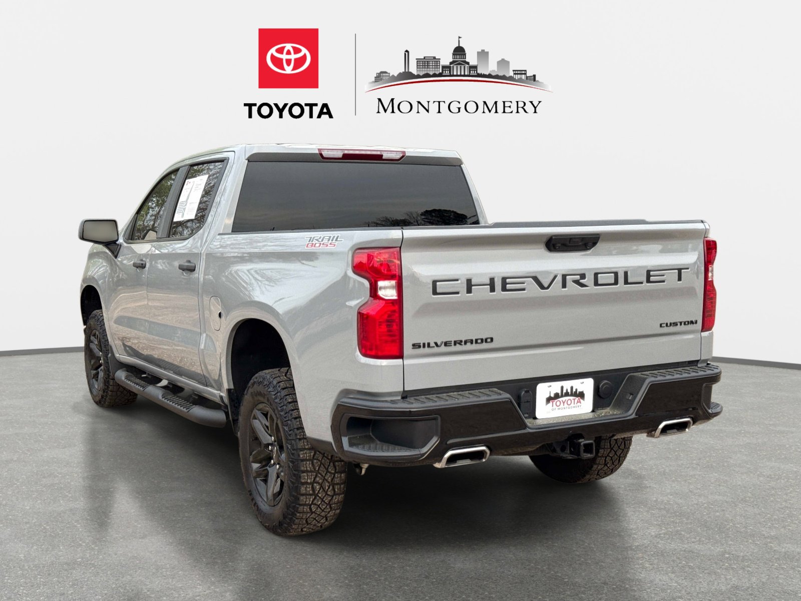 Used 2025 Chevrolet Silverado 1500 Custom Trail Boss w/ LPO, Dark Essentials Package AWD/4WD image 5