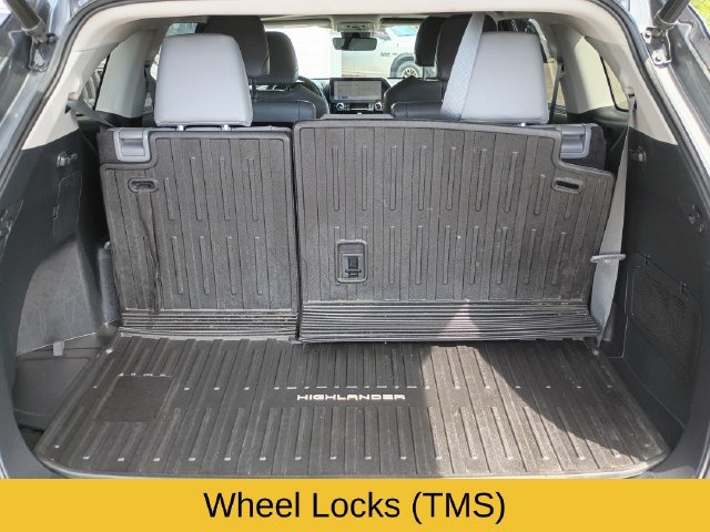 Used 2023 Toyota Highlander XLE AWD/4WD image 22