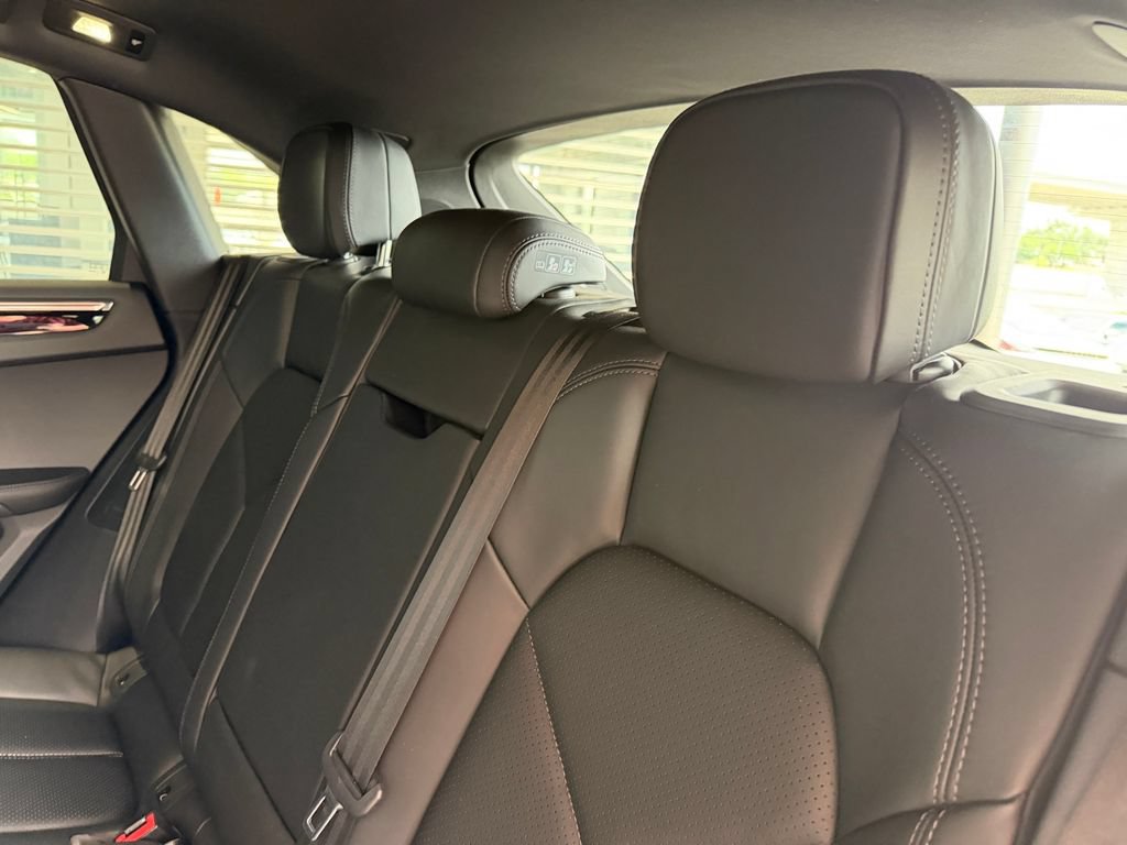Certified 2026 Porsche Macan AWD/4WD image 31
