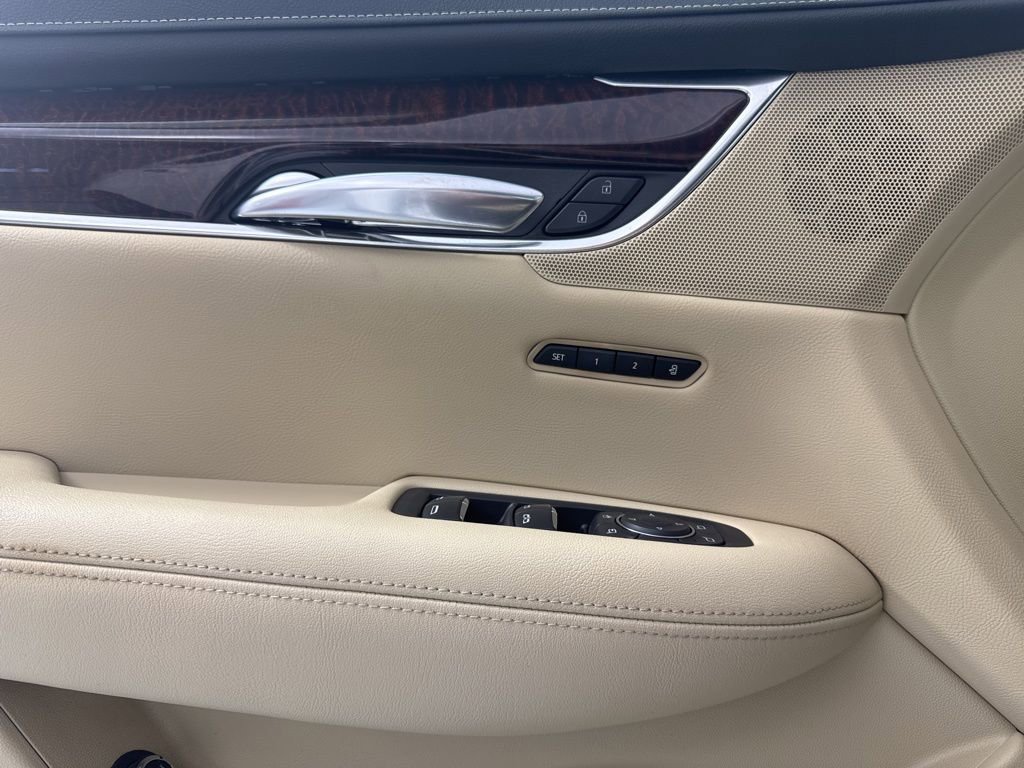 Used 2019 Cadillac XT5 Luxury AWD/4WD image 9