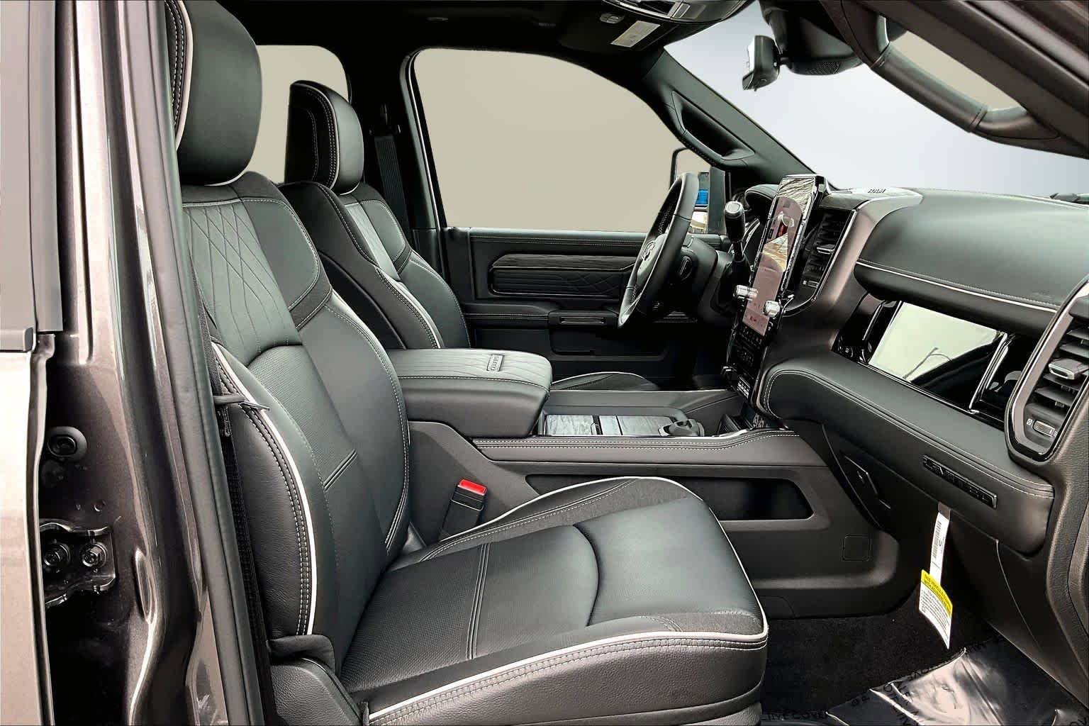 New 2026 RAM 3500 Limited AWD/4WD image 13