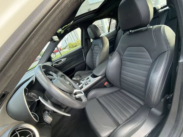 Used 2023 Alfa Romeo Giulia Veloce AWD/4WD image 15