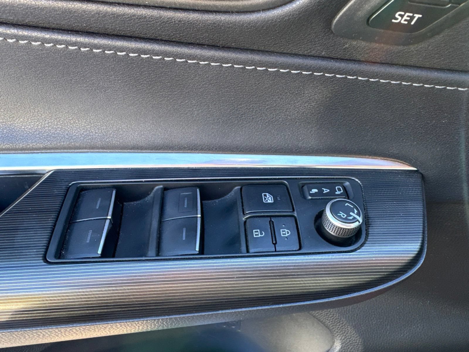 Used 2023 Toyota Venza Nightshade AWD/4WD image 9