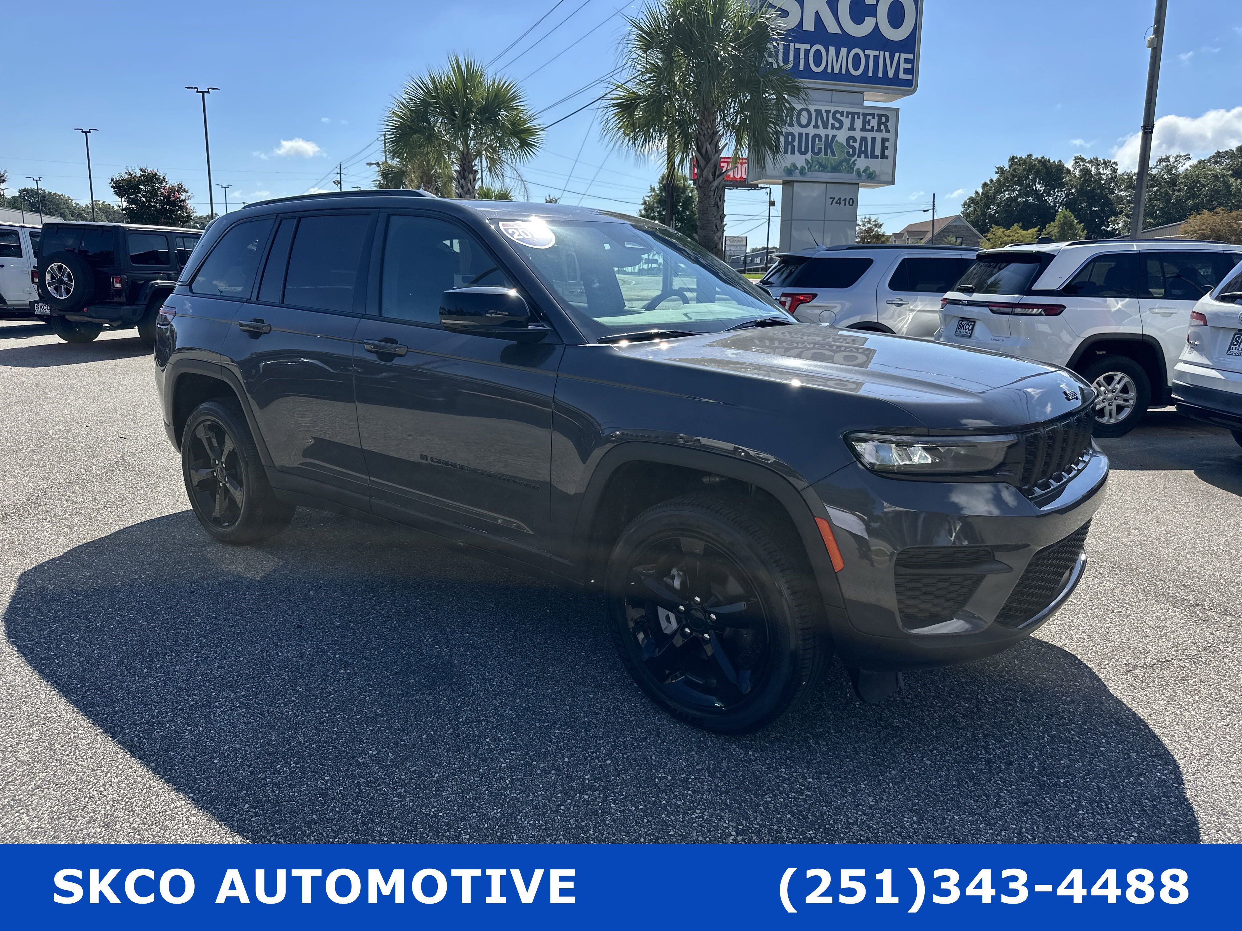 Used 2024 Jeep Grand Cherokee Altitude image 7