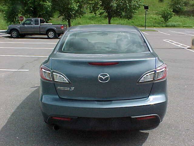 Used 2011 MAZDA MAZDA3 i Touring FWD image 6