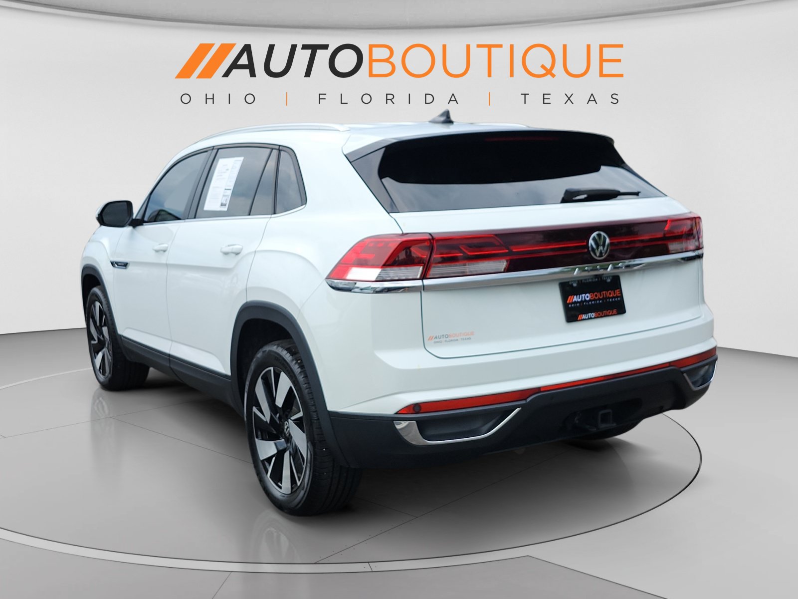Used 2024 Volkswagen Atlas Cross Sport SE AWD/4WD image 3