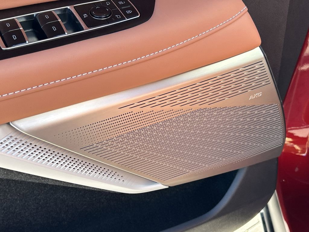 New 2026 Cadillac Optiq Luxury 2 image 18