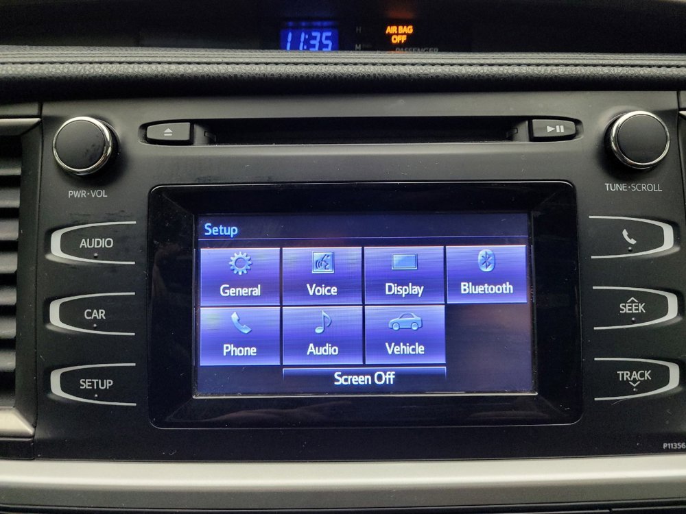 Used 2018 Toyota Highlander LE image 25