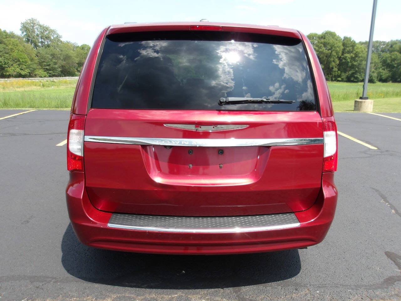 Used 2011 Chrysler Town & Country Touring FWD image 4