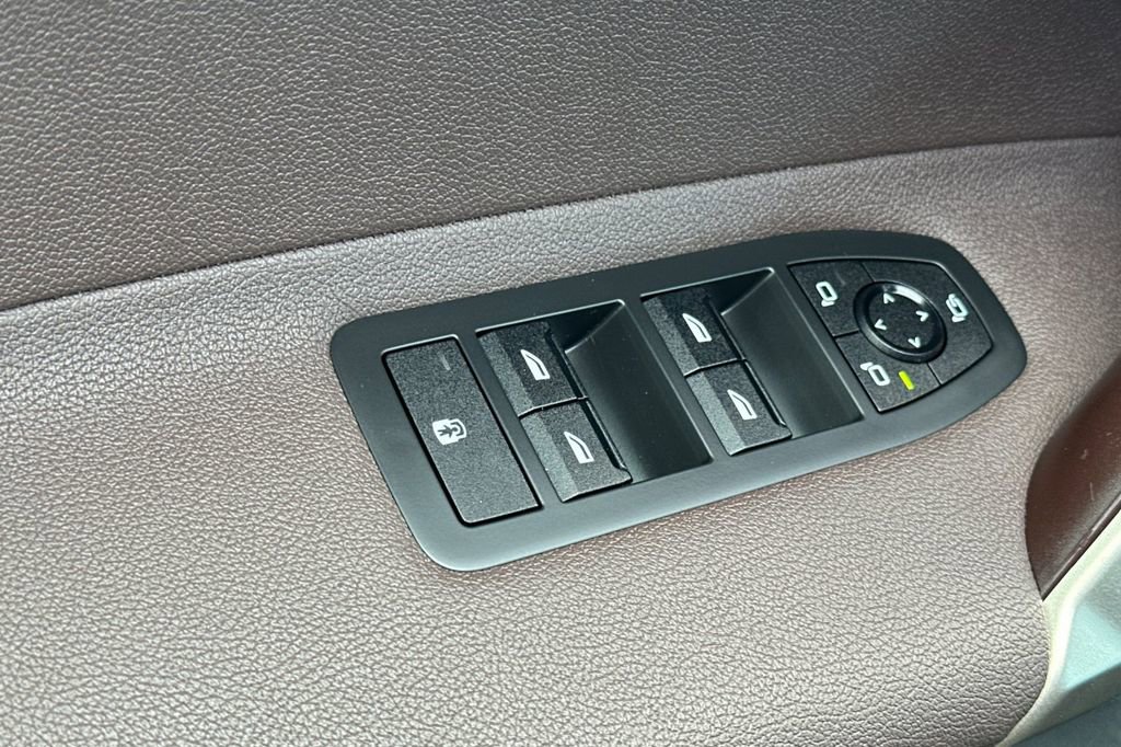 Used 2024 BMW iX xDrive50 w/ Premium Package image 11