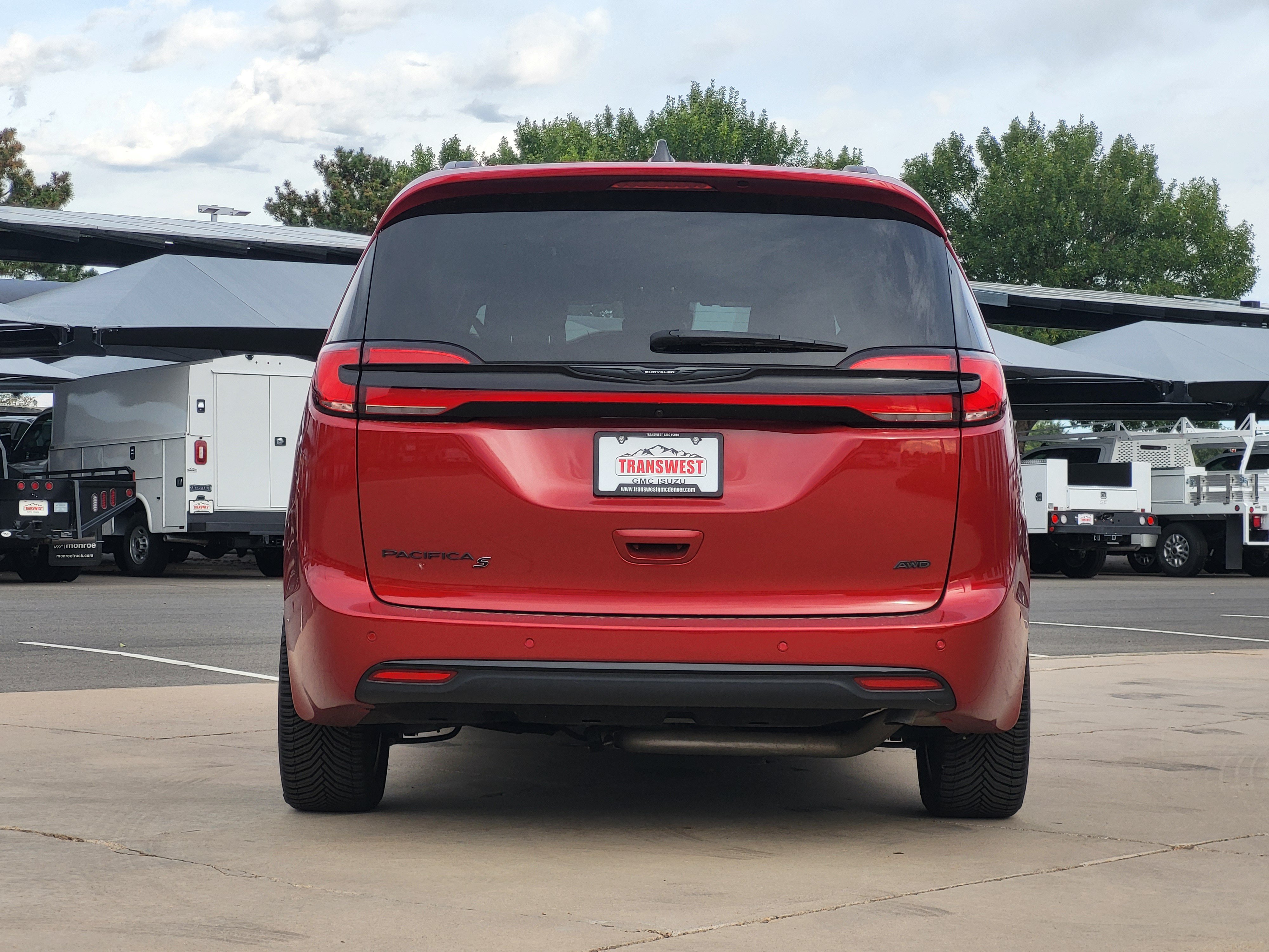 Used 2024 Chrysler Pacifica Touring-L w/ S Appearance Package AWD/4WD image 6
