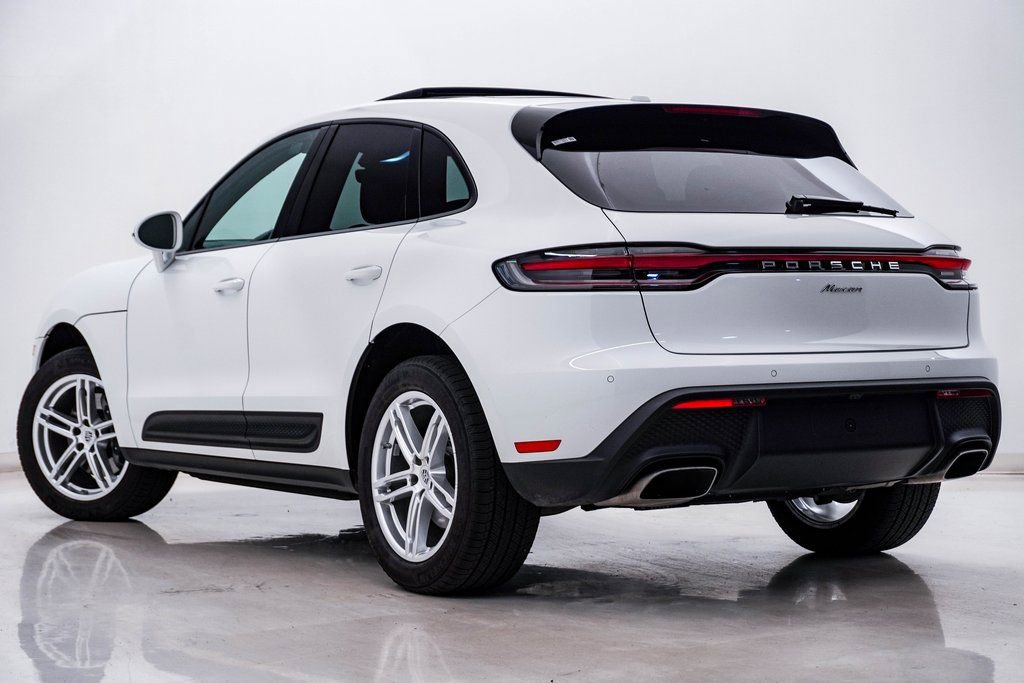 Certified 2025 Porsche Macan AWD/4WD image 3