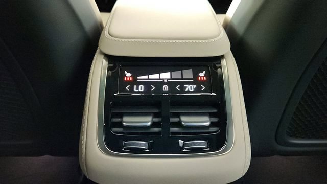New 2026 Volvo XC90 T8 Plus w/ Protection Package Premier AWD/4WD image 32