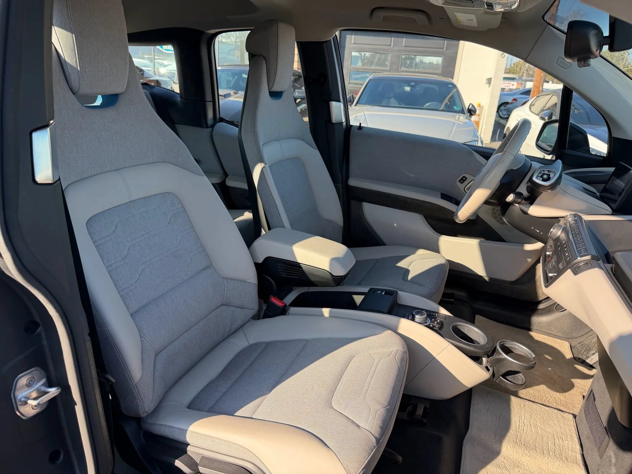 Used 2015 BMW i3 w/ Range Extender RWD image 17