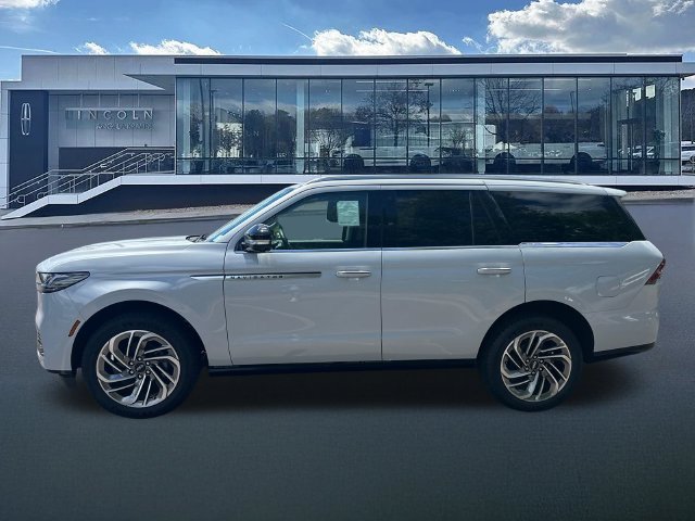New 2026 Lincoln Navigator Reserve AWD/4WD image 4