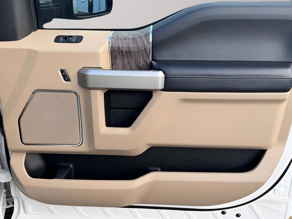 Used 2017 Ford F250 Lariat w/ Chrome Package image 15