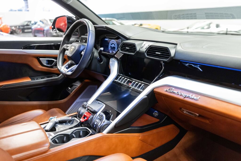 Used 2020 Lamborghini Urus image 14
