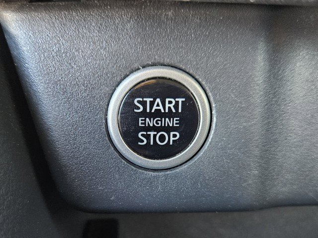Used 2022 Nissan Rogue SV AWD/4WD image 18