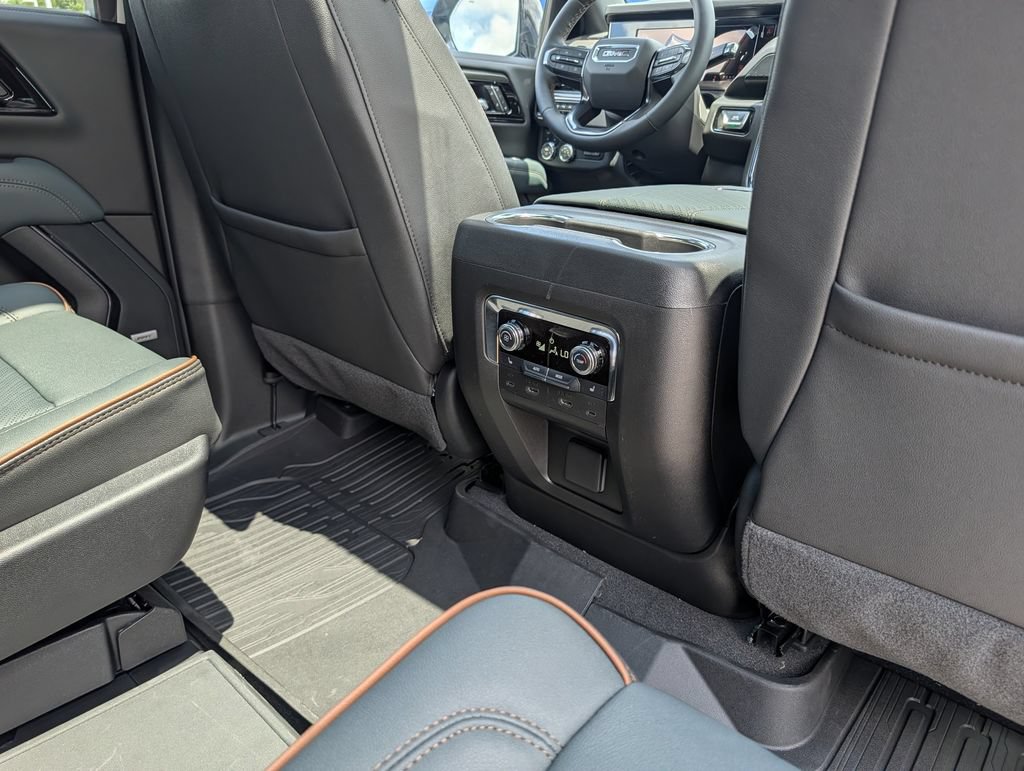New 2026 GMC Yukon XL AT4 w/ AT4 Premium Plus Package AWD/4WD image 32