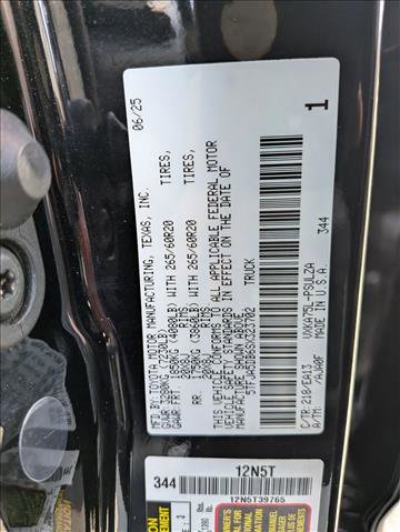 Used 2025 Toyota Tundra Limited AWD/4WD image 30