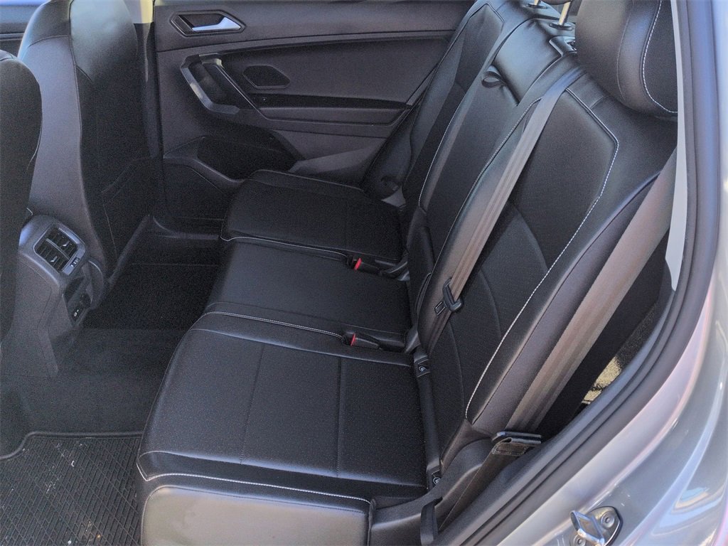Used 2021 Volkswagen Tiguan SE w/ Panoramic Sunroof Package image 17