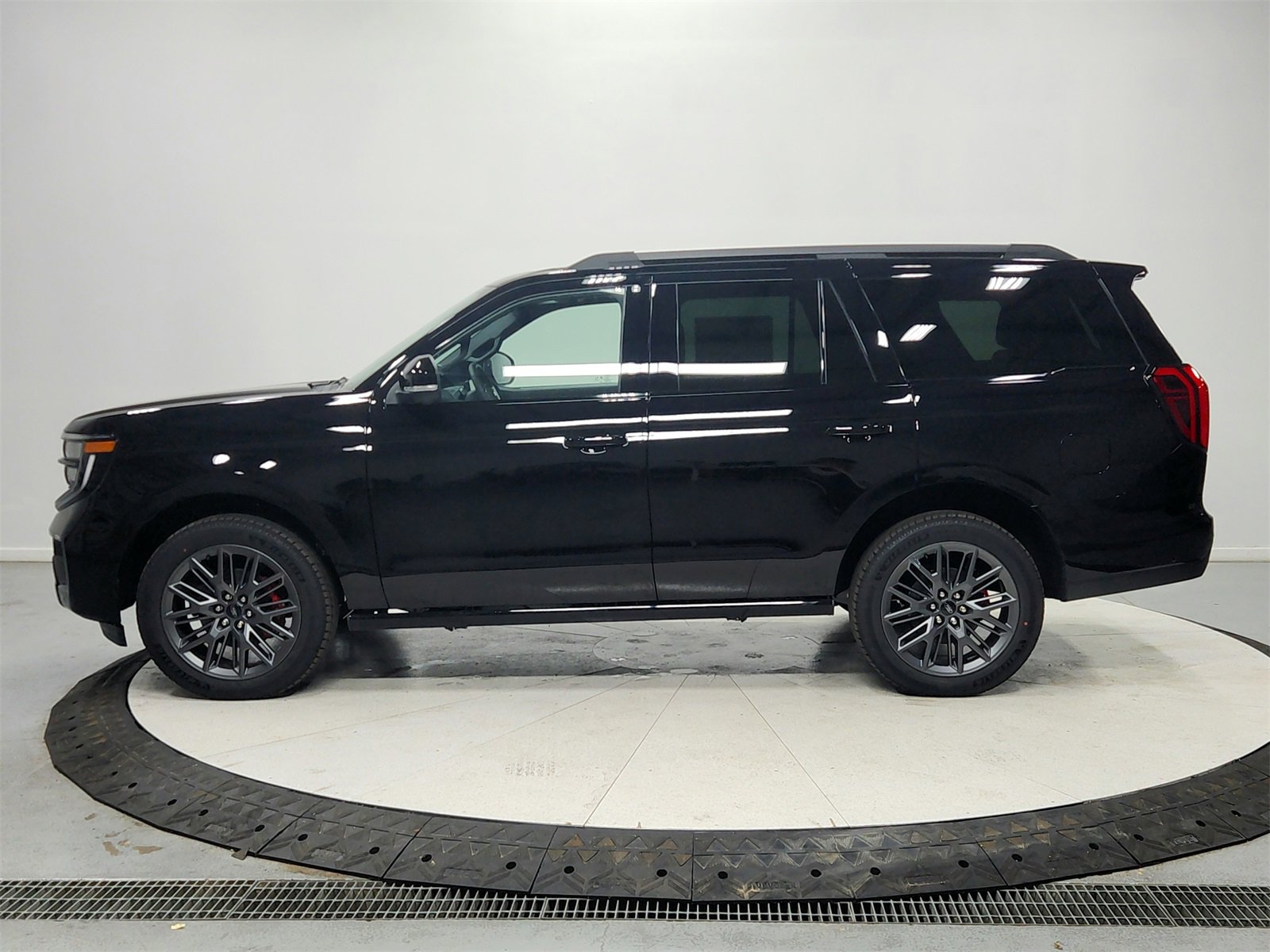 New 2025 Ford Expedition Platinum image 4
