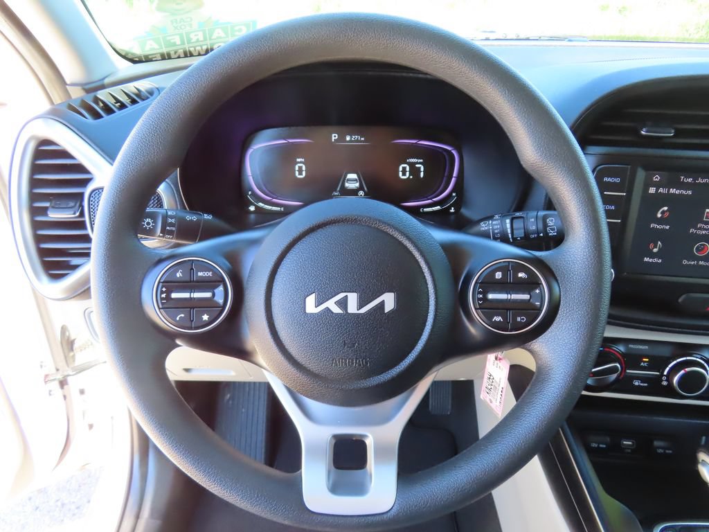 Certified 2025 Kia Soul LX w/ LX Technology Package FWD image 15