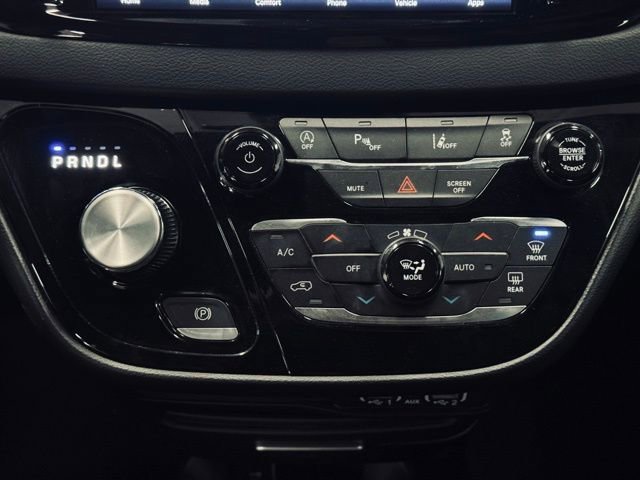 Used 2025 Chrysler Pacifica Select FWD image 36