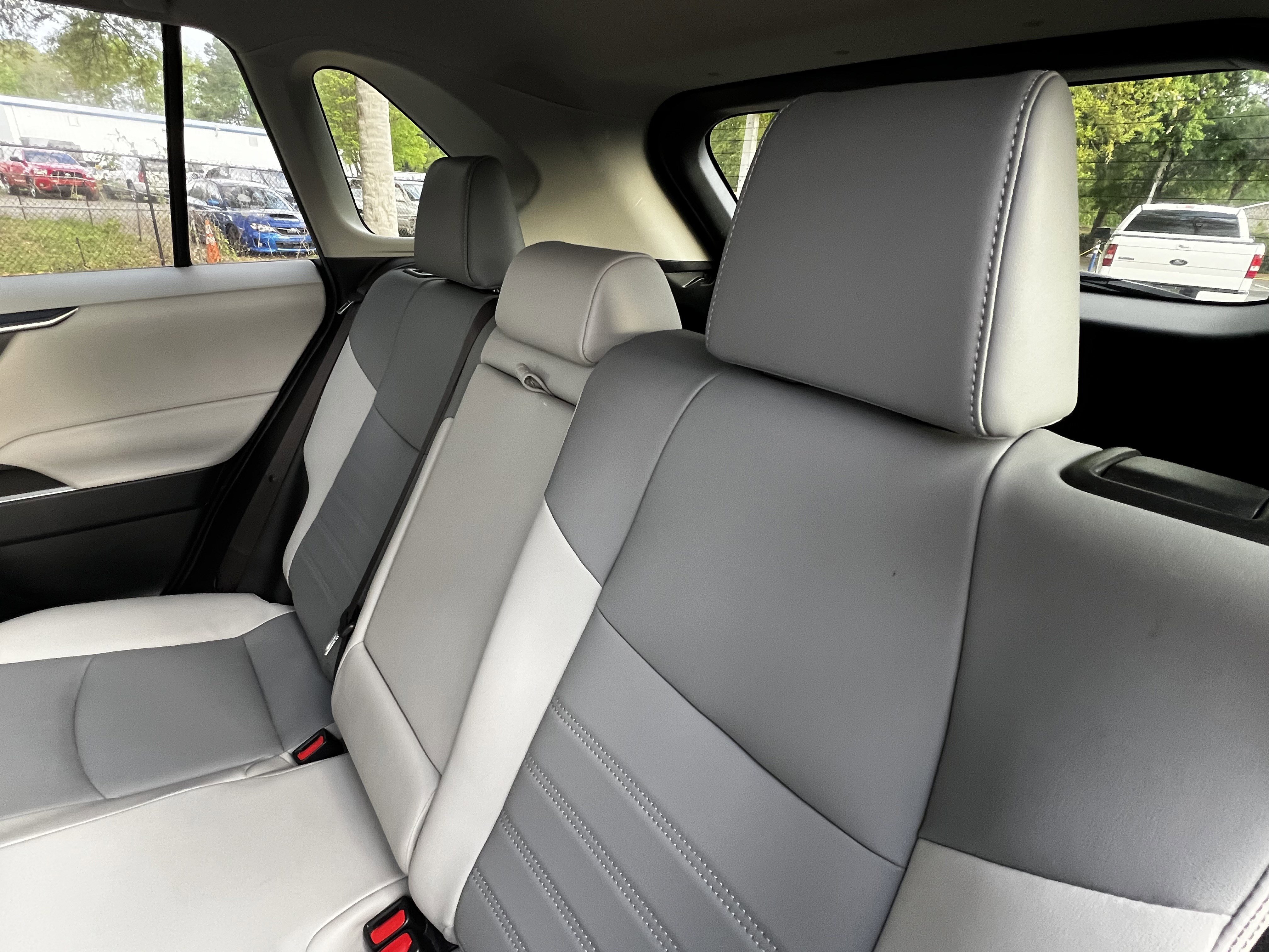 Used 2019 Toyota RAV4 XLE Premium image 34