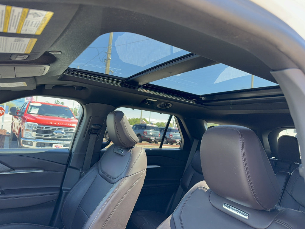 Certified 2025 Ford Explorer Platinum image 29
