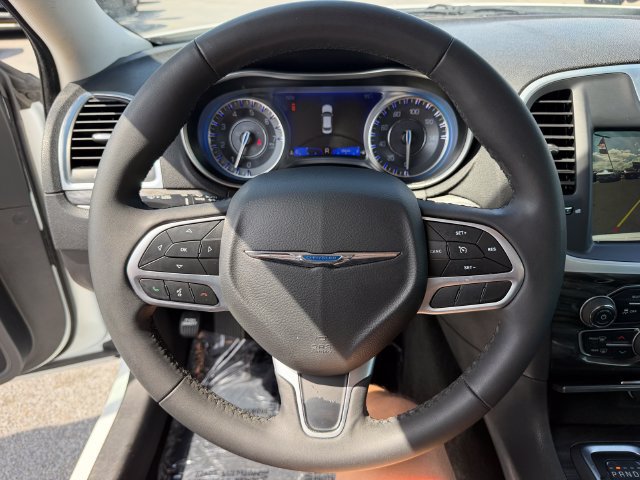 Used 2022 Chrysler 300 Touring L RWD image 18