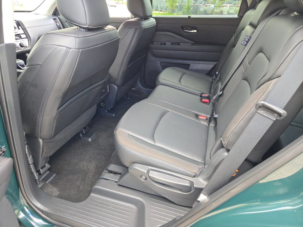 Used 2024 Nissan Pathfinder SL AWD/4WD image 19