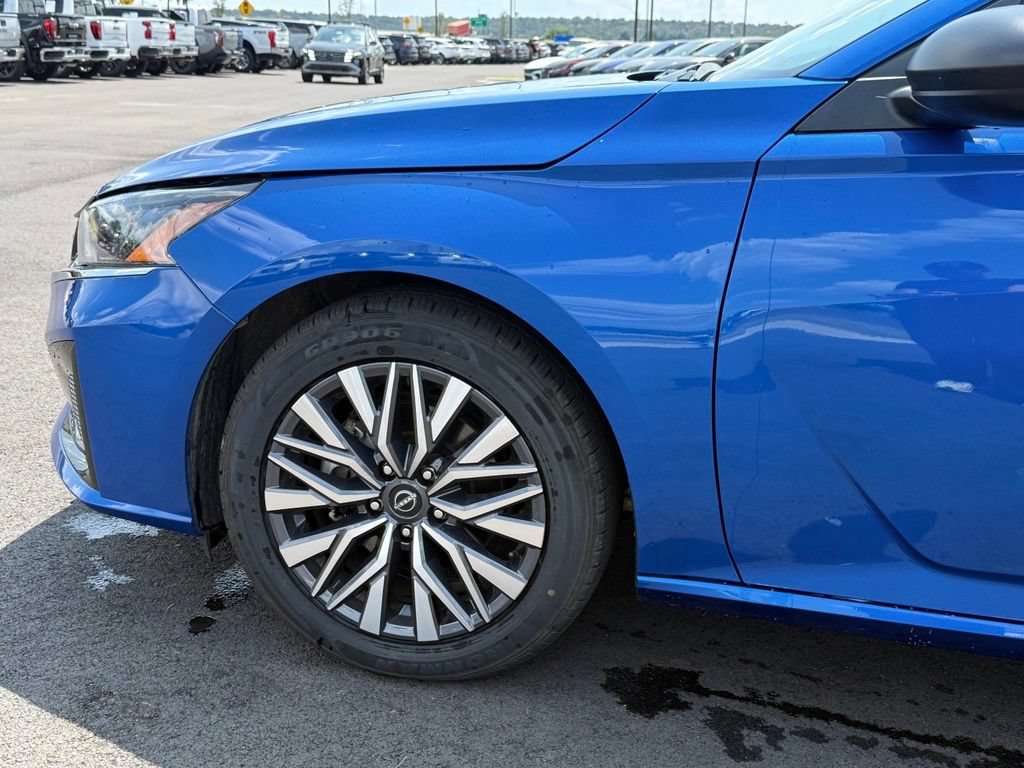 Used 2025 Nissan Altima 2.5 SV FWD image 30