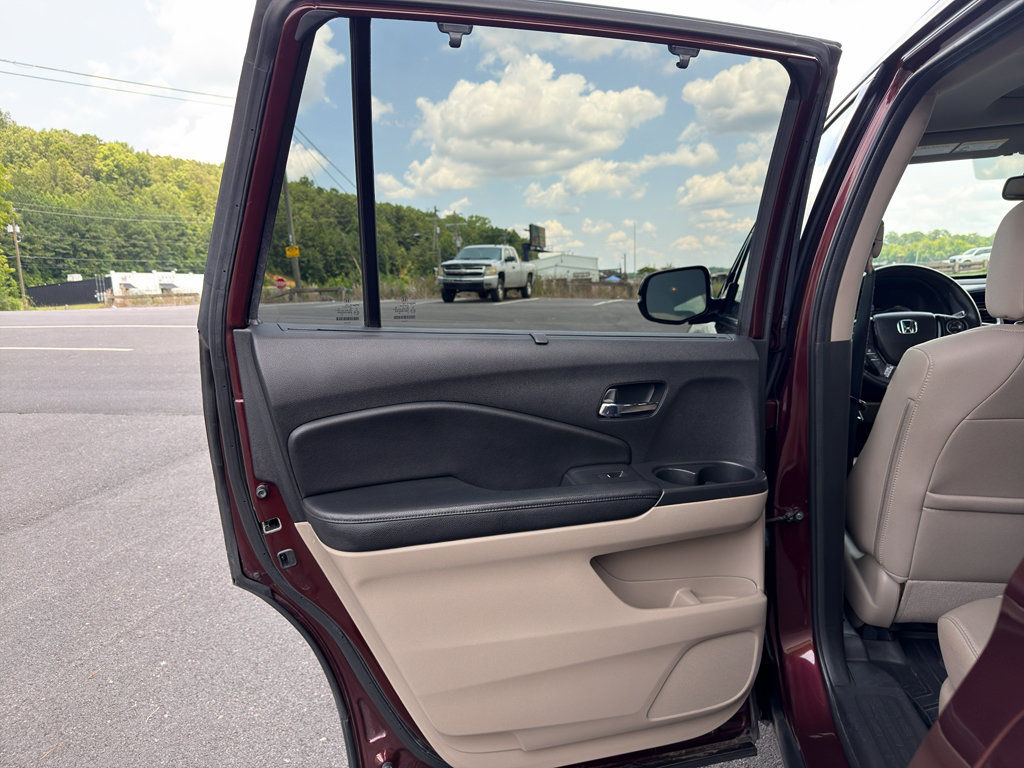 Used 2017 Honda Pilot Elite image 12