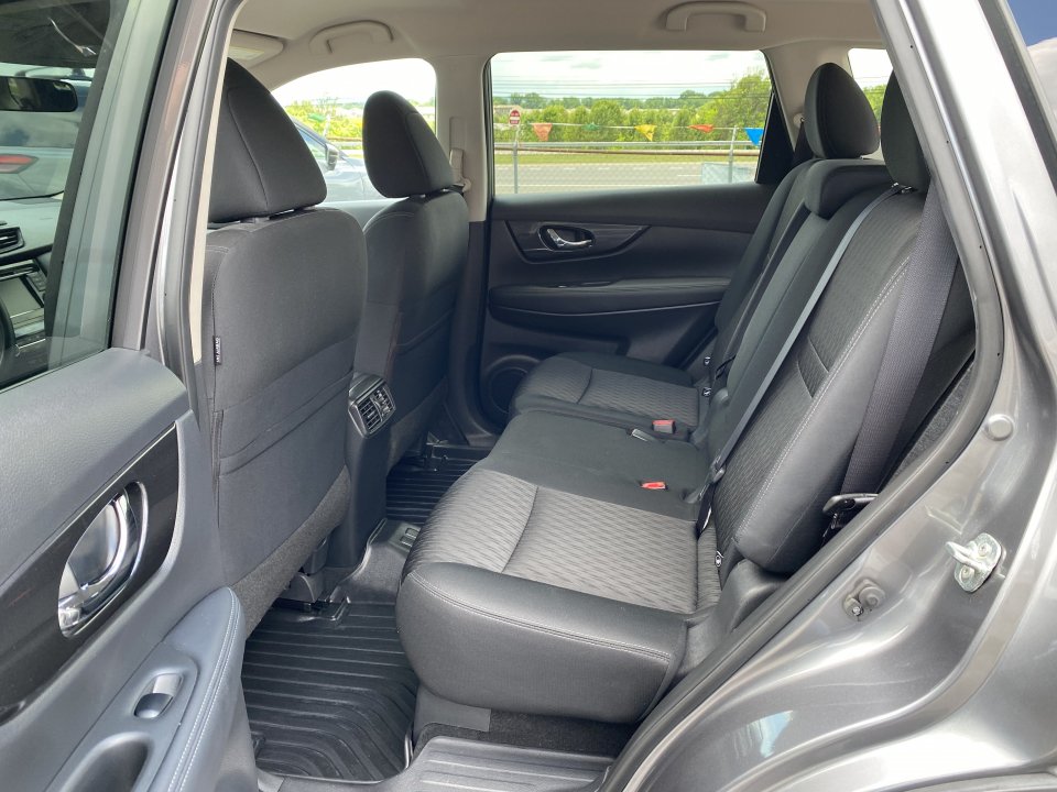 Used 2018 Nissan Rogue SV FWD image 16