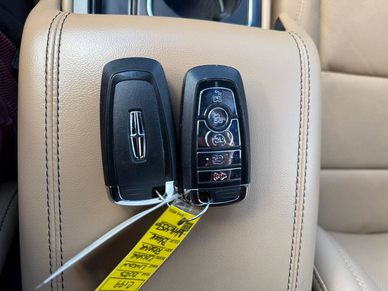 Used 2023 Lincoln Corsair Reserve image 32