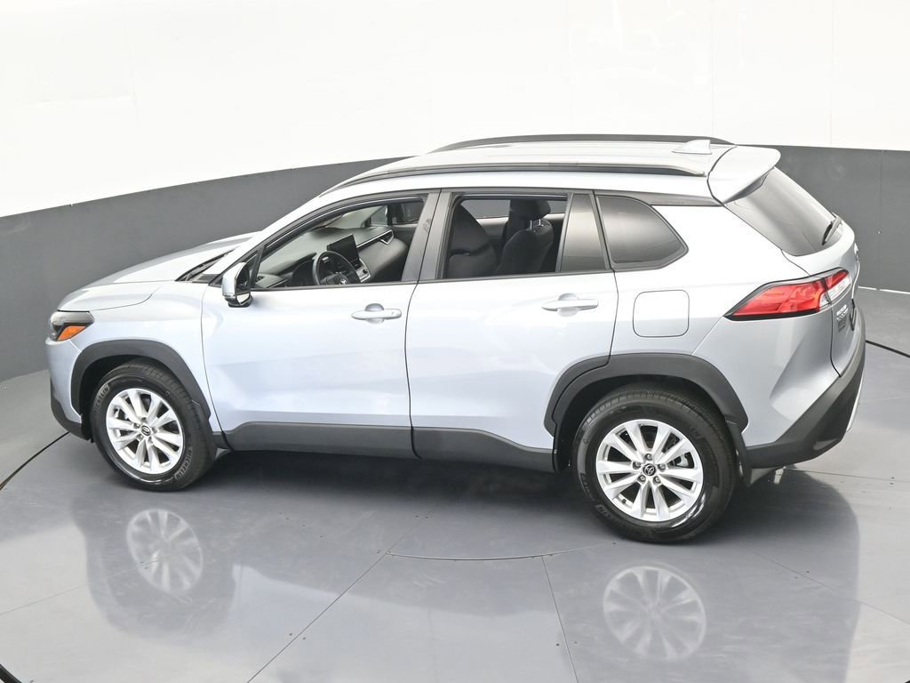 Used 2023 Toyota Corolla Cross LE image 43