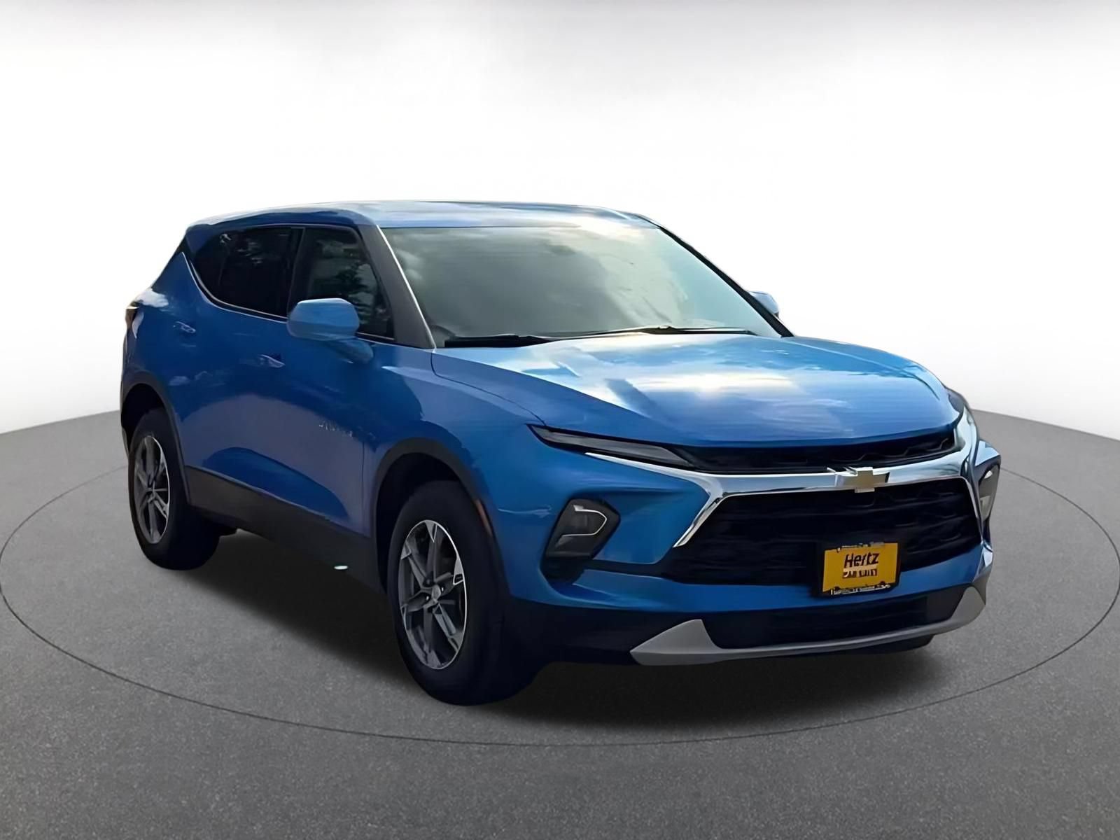 Used 2025 Chevrolet Blazer LT FWD image 3