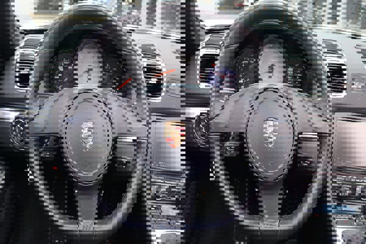 Used 2016 Porsche Boxster S image 17