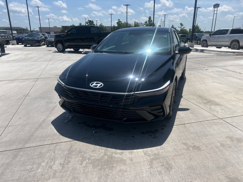 New 2025 Hyundai Elantra SEL image 1