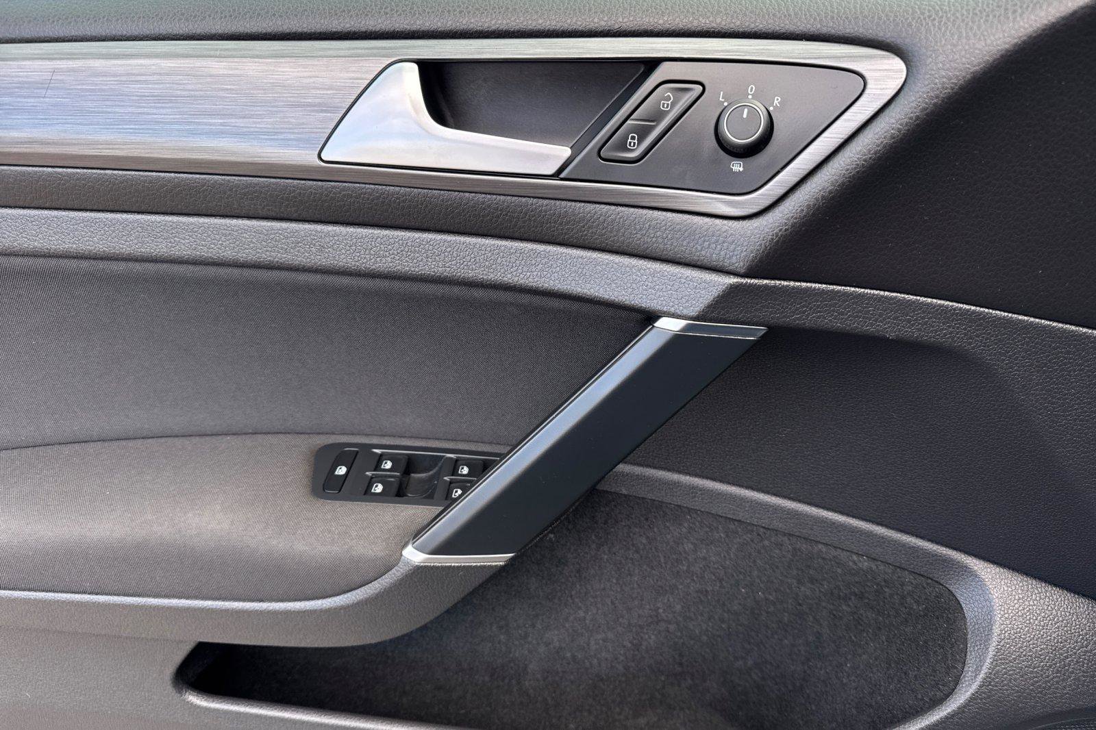 Used 2019 Volkswagen Golf S image 13