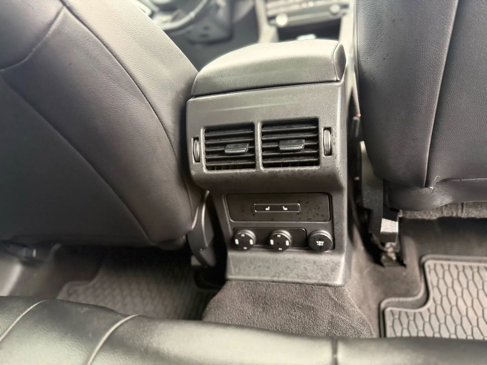 Used 2019 Jaguar F-PACE Premium image 27