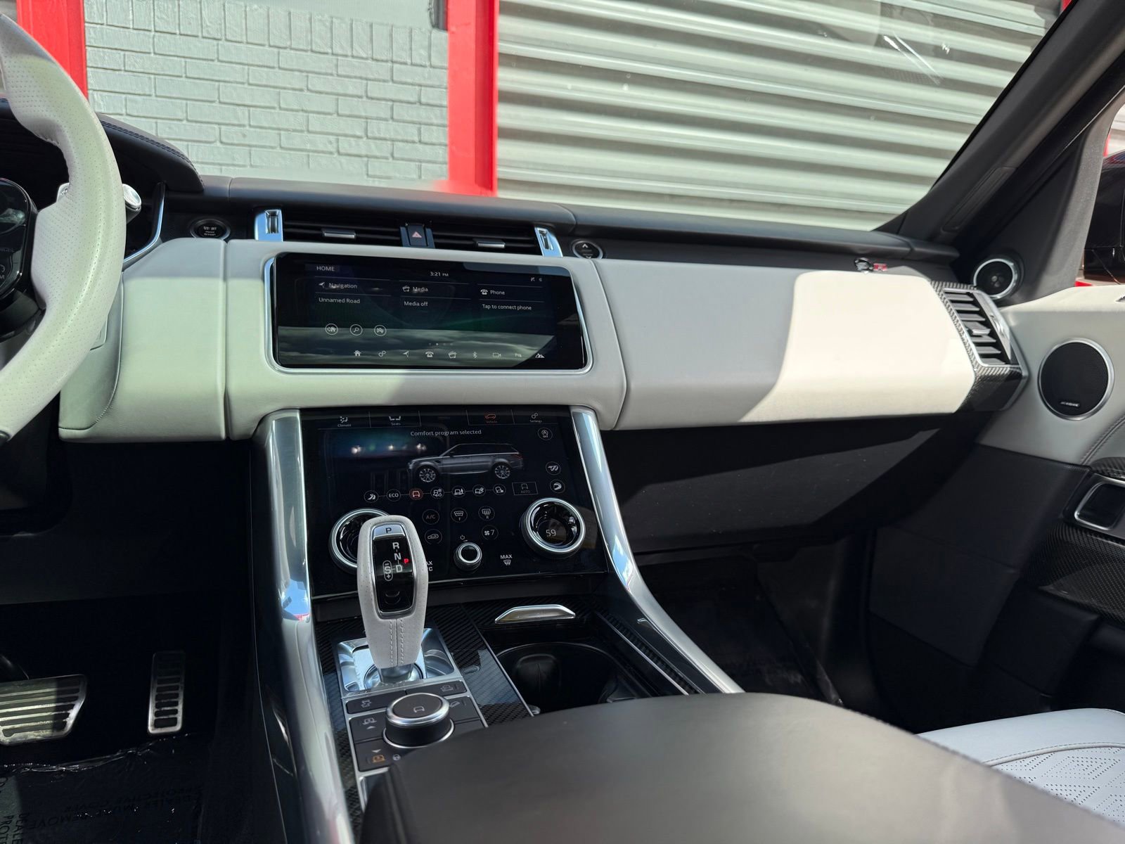 Used 2020 Land Rover Range Rover Sport SVR image 35