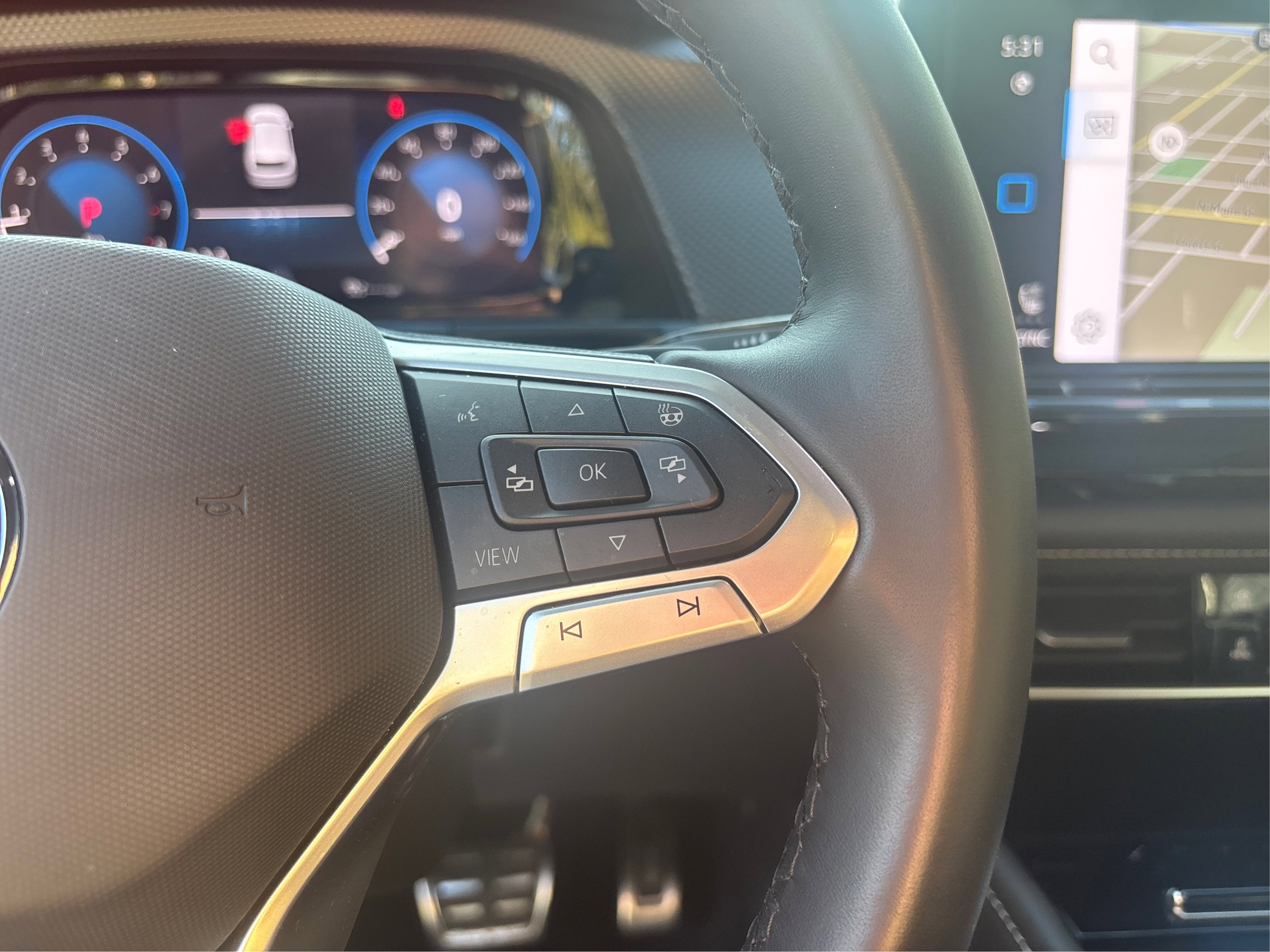 Used 2025 Volkswagen Atlas Cross Sport SEL Premium R-Line image 46